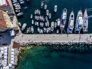 In elk Kroatische stadje vind je wel een moderne jachthaven met alle nodige voorzieningen